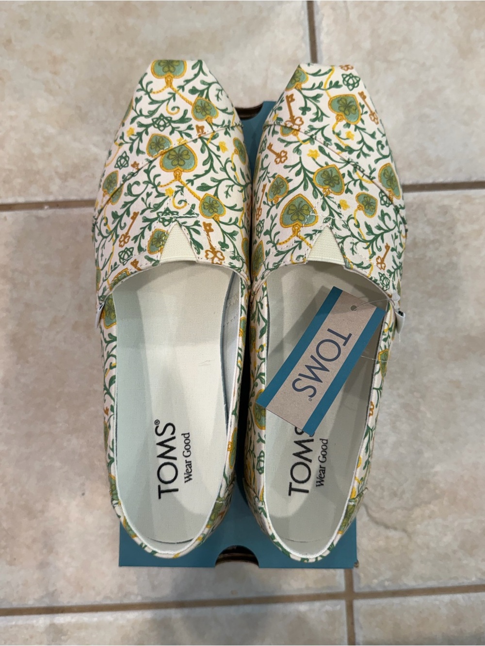 🆕 TOMS: Women Alpargata Classic (Size 8)